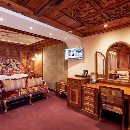 Alex Hotel 4*
