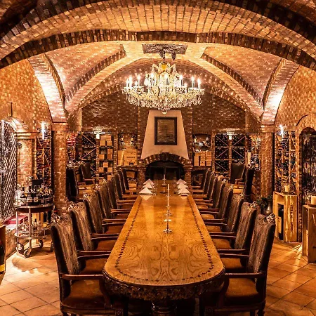 Hotel Alex 4*